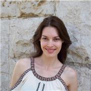 Profesora de inglés calificada en Filología Inglesa y con el Certificado Cambridge ESOL nivel 5 en la enseñanza de estudiantes de otros idiomas con 9 años de experiencia en la enseñanza de inglés general y comercial y de clases de preparación de exámenes